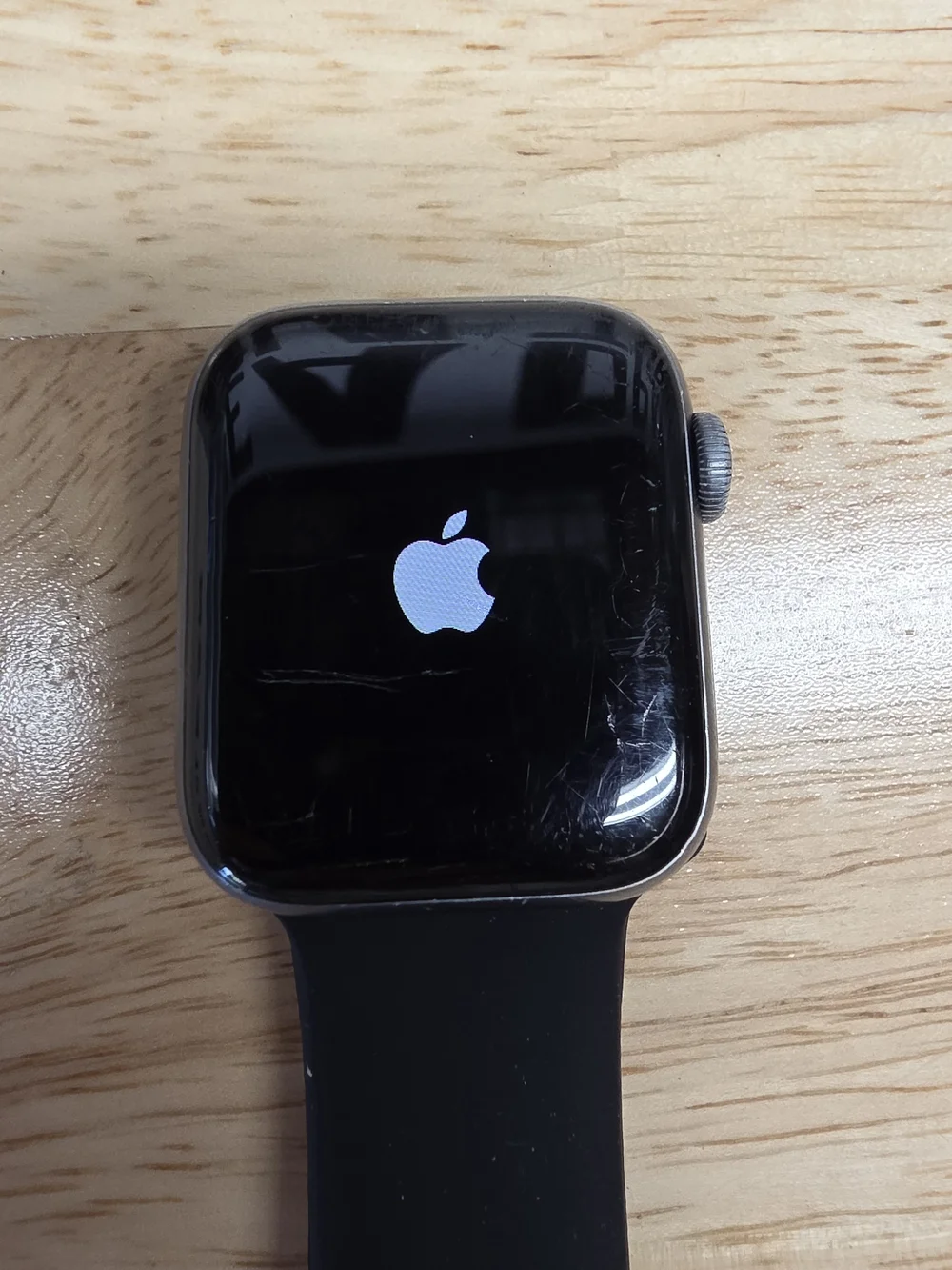 Apple watch series 4 40mm GPS Wifi (Used)
